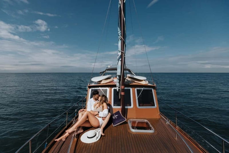 Porto: Douro Classic Boat Tour - Music via Tidal: when the cruise becomes your playlist