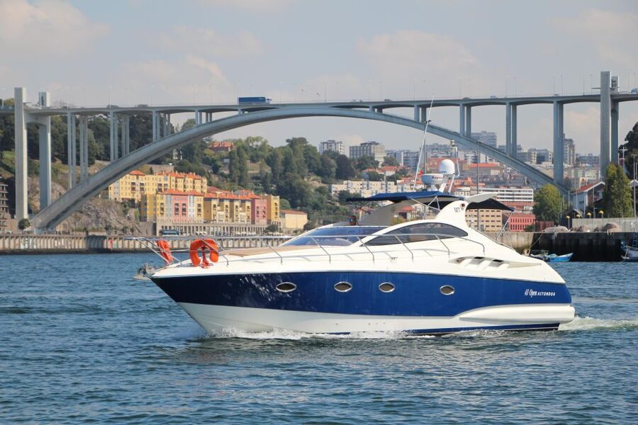 Porto - Douro Cruise with Port wine and snacks - Your guide: what you get from the live storytelling