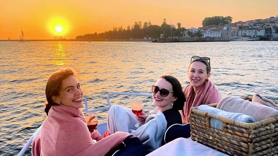 Porto: Douro private cruiser (only for you)6 bridges/sunset - Key highlights to know before you go