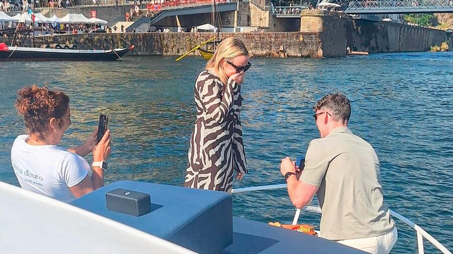 Porto: Douro private cruiser (only for you)6 bridges/sunset - Practical tips: what to bring and how to plan your evening