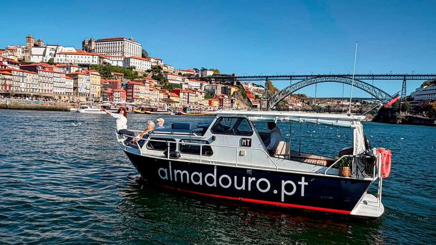 Porto: Douro private cruiser (only for you)6 bridges/sunset - Where you start in Porto, and why Cais do Ouro is a smart move