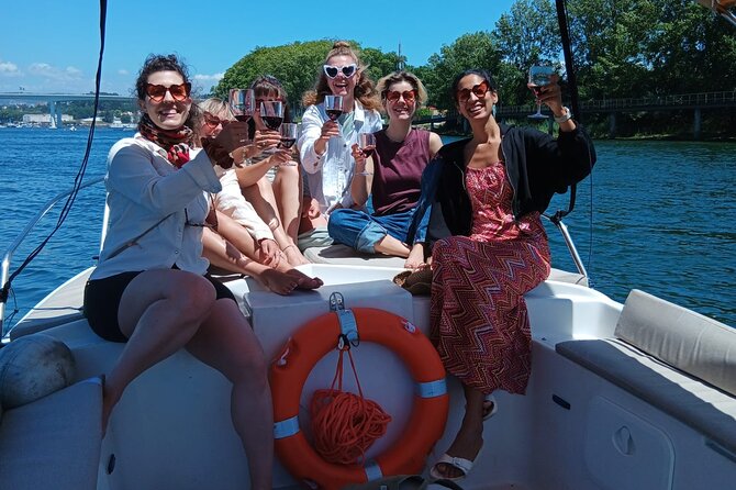 Porto:Douro River boat tour under the 6 bridges - R. do Ouro 200: the easy start that sets the tone