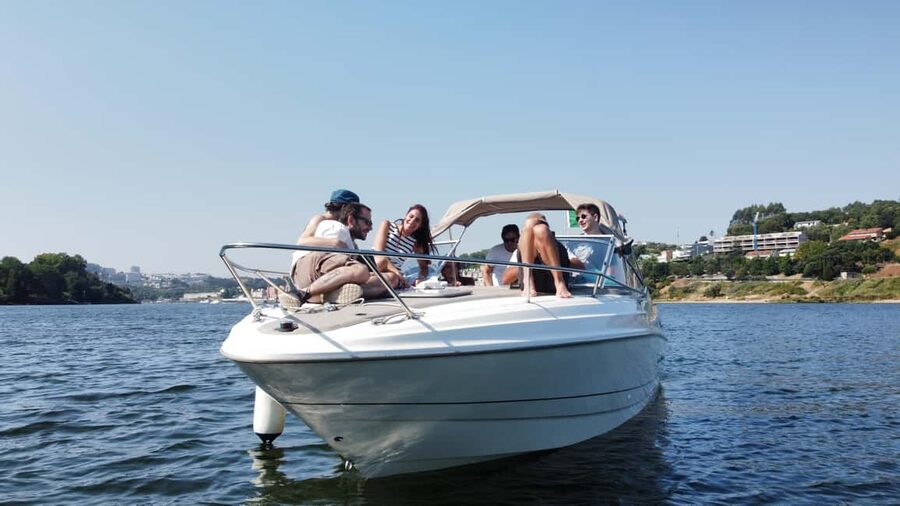 Porto: Douro River Boat Tour with Port Wine Tasting - Timing, weather, and what to bring for a comfortable ride