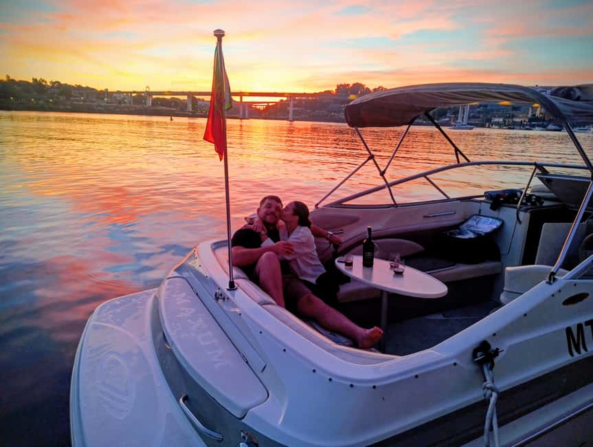 Porto: Douro River Boat Tour with Port Wine Tasting - The Douro River hour: bridges, Port wine cellars, and Ribeira views