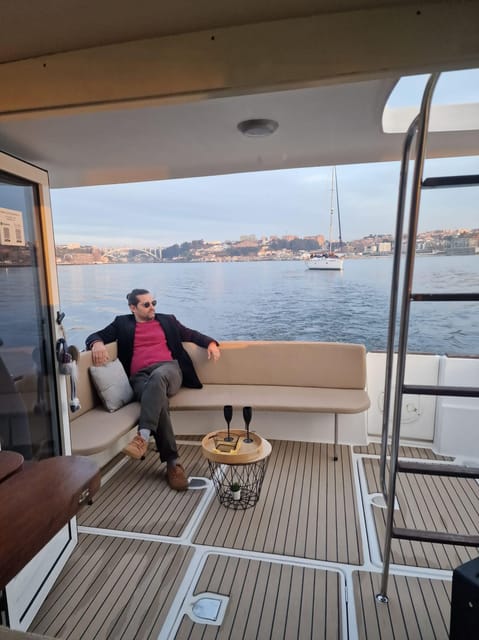 Porto: Douro River Cruise / Welcome Drink/with sunset option - Entering the Douro at Pontoon C, and why the timing works