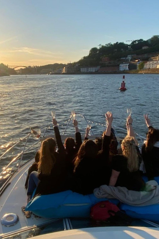 Porto: Douro River Cruise / Welcome Drink/with sunset option - Practical tips before you go so the cruise stays smooth