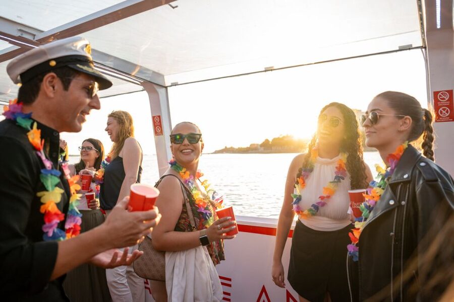 Porto: Douro River Party Boat with Sunset Option & 6 Bridges - Key things I think you should know before you go