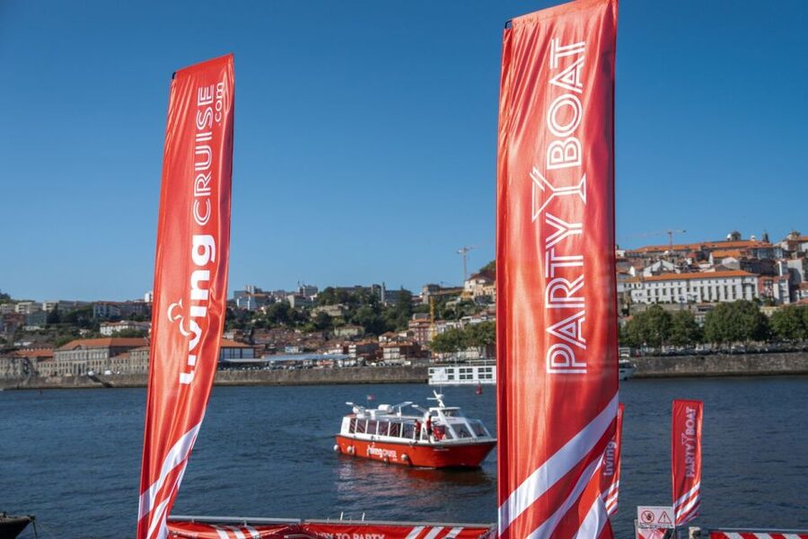 Porto: Douro River Party Boat with Sunset Option & 6 Bridges - Sunset option: timing your photos without rushing