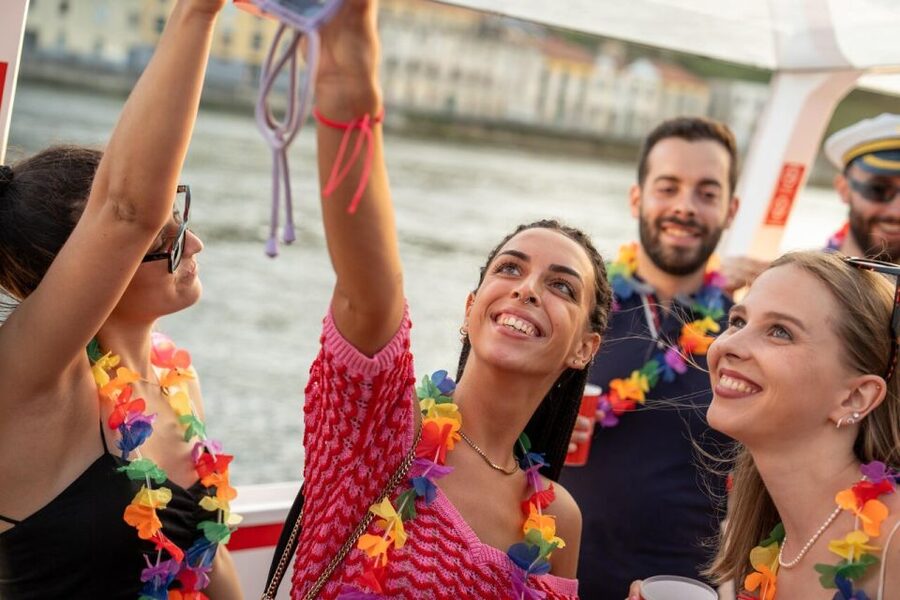 Porto: Douro River Party Boat with Sunset Option & 6 Bridges - What to expect from the DJ and the onboard vibe
