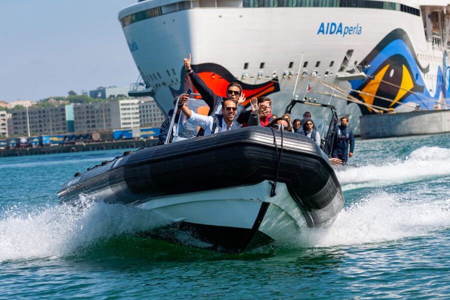 Porto: Douro River Speedboat Tour - Ribeira and Miragaia: where the city detail hits hardest
