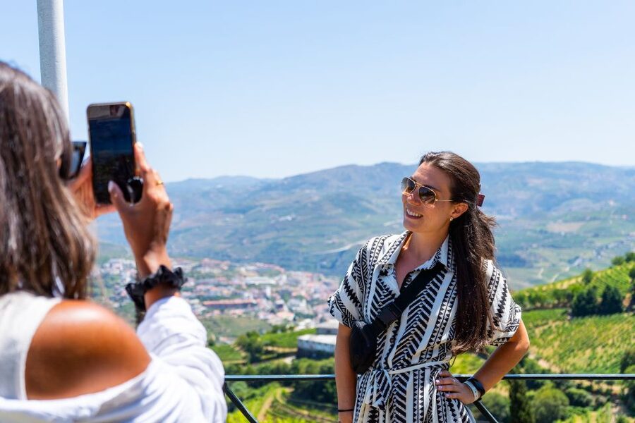 Porto: Douro Valley Tour with Lunch, Boat Cruise & Tastings - Start in Porto, meet at Igreja da Lapa, and plan your morning