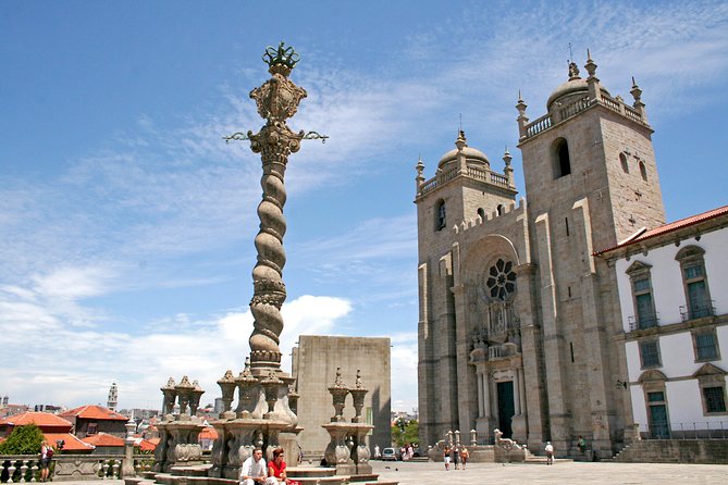Porto Essential Walking Tour - Igreja dos Carmelitas: a church visit that stays accessible