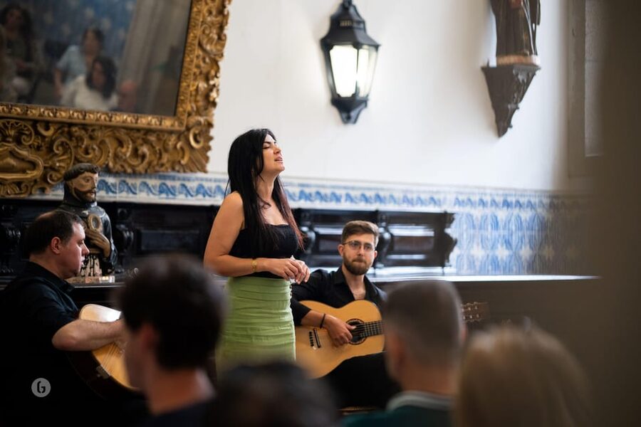 “Porto: Fado Show with Guided Tour in a Historic Monastery” - Where the evening turns into a concert