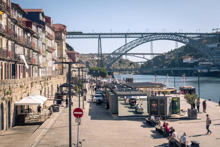 Porto: Flexible Walking Tour in Historic Center - Starting at Praça da Ribeira, Medieval Houses Above the River