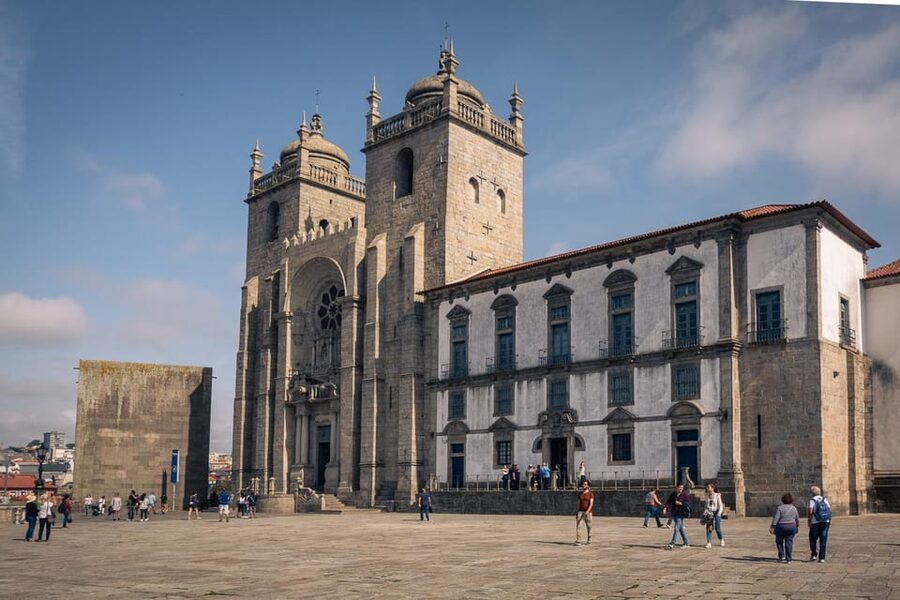 Porto: Flexible Walking Tour in Medieval Area - Grilos Church and Colégio Square viewpoint, the postcard payoff