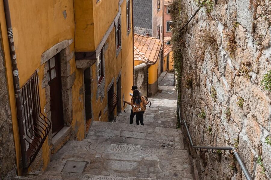 Porto: Flexible Walking Tour in Medieval Area - Descending Verdades and Barredo Stairs back to the river