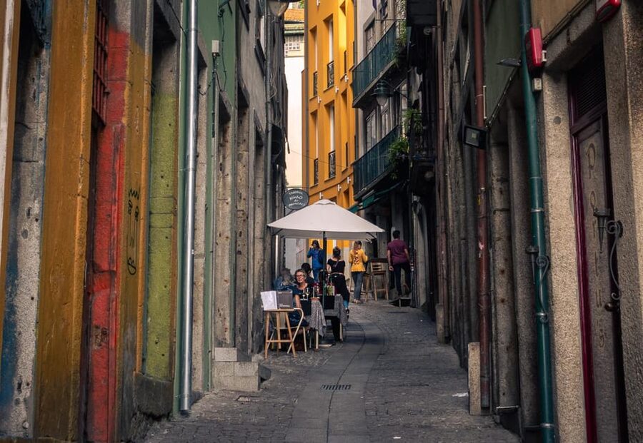Porto: Flexible Walking Tour in Medieval Area - Price and time: is $7 a good deal for a 2 km medieval loop?