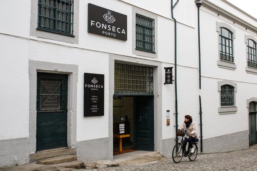 Porto: Fonseca Cellar Tour & Fado Show with Optional Dinner - The two wines you taste: Bin 27 and Siroco