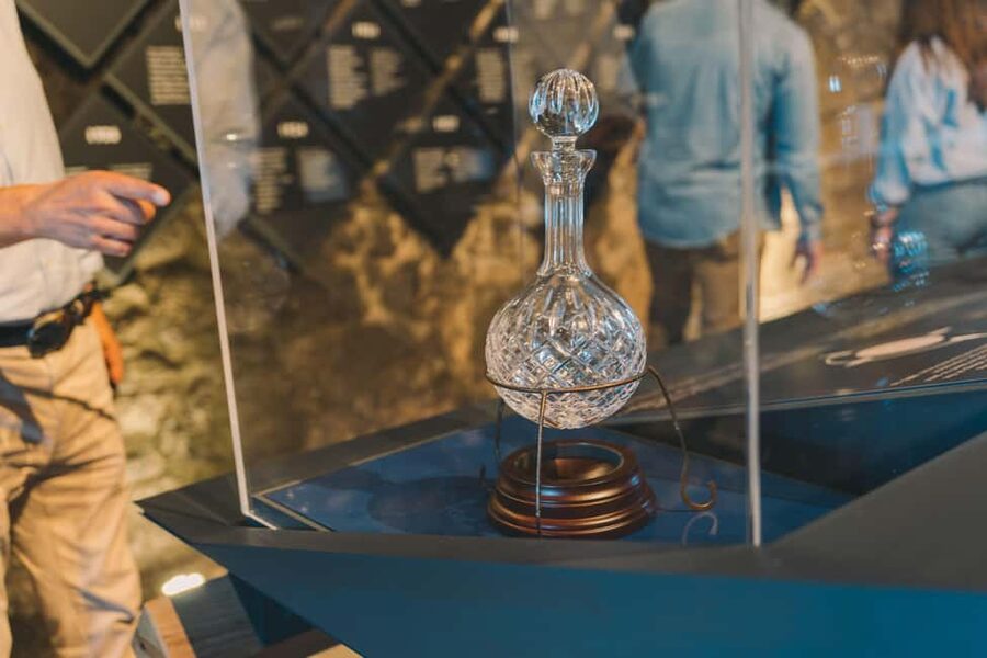 Porto: Fonseca Cellar Tour & WOW Museum Pack - The tasting: Fonseca Bin 27 Port for adults, grape juice for kids