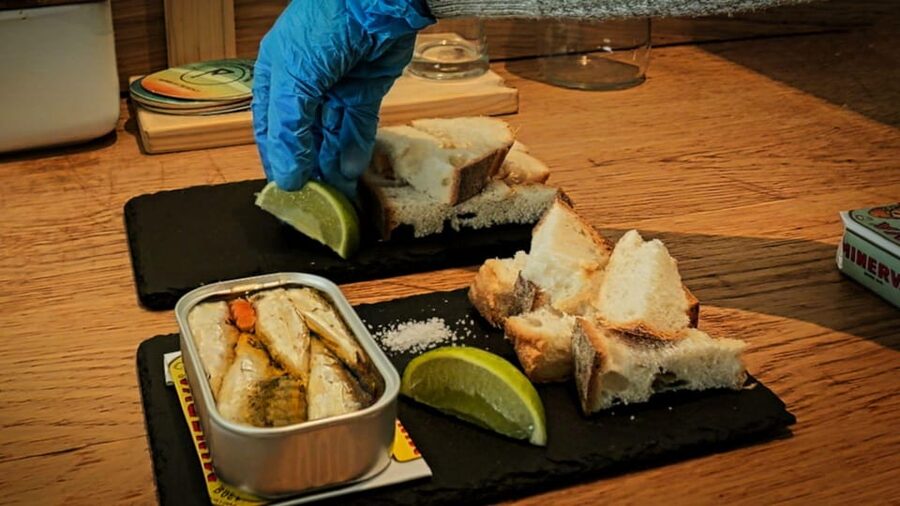 Porto Food Tour: 10 tastings at 5 Restaurants and Eateries - Where the tour begins at Chapel of Souls, and why that matters