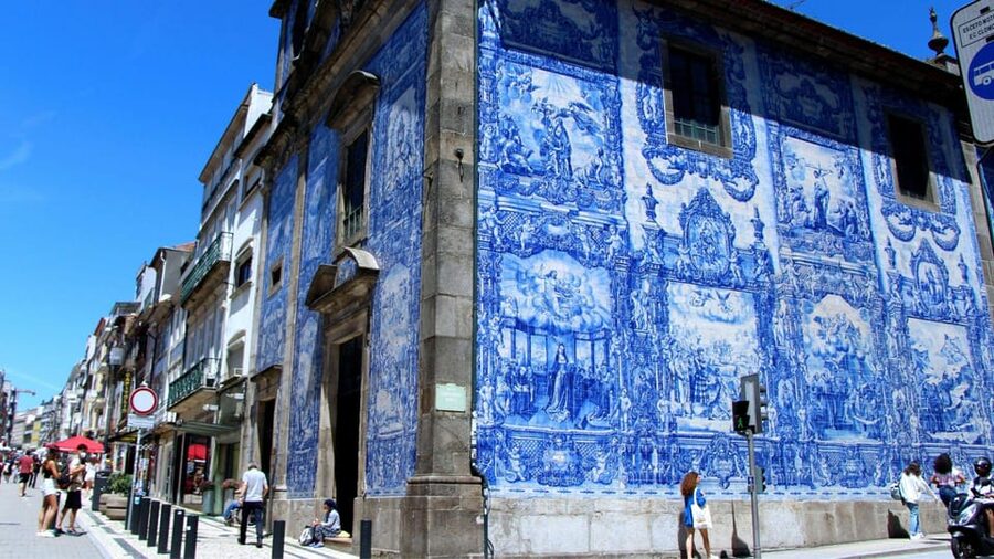 Porto Food Tour: 10 tastings at 5 Restaurants and Eateries - Mercado do Bolhão: wine, market energy, and the first taste lesson