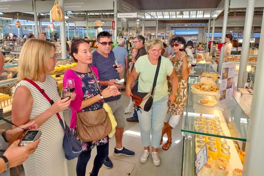 Porto food, wine and culture walking tour - max 8 pax - Green wine and local tasca culture, not just another bar