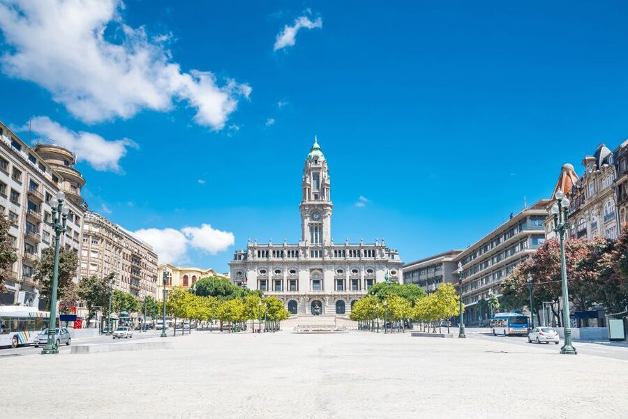 Porto: Full-Day All-Inclusive Private City Sightseeing Tour - Lunch by the river, plus a coastal contrast with Foz and Boavista