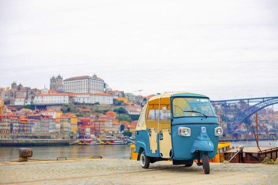 Porto: Full-Day Private Tuk Tuk Tour - Cordoaria walk: Carmo and Carmelite churches, Praça dos Leões, and Livraria Lello