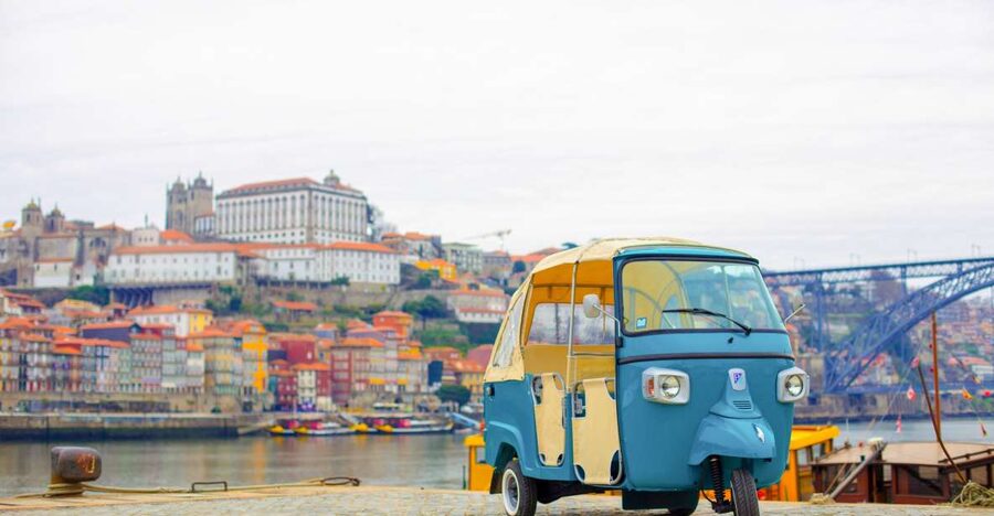 Porto: Full-Day Private Tuk Tuk Tour - Gardens, the Palacio de Cristal area, and the Douro River angle