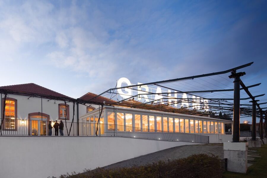 Porto: Graham's Port Lodge Tour with Premium Wine Tastings - Food pairings that make Port easier to understand