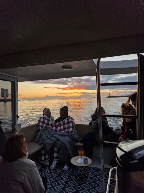 Porto: Guide Boat tour with tasting of 4 Port wines - Porto highlights from the water, from Alfândega to Ribeira and Sé