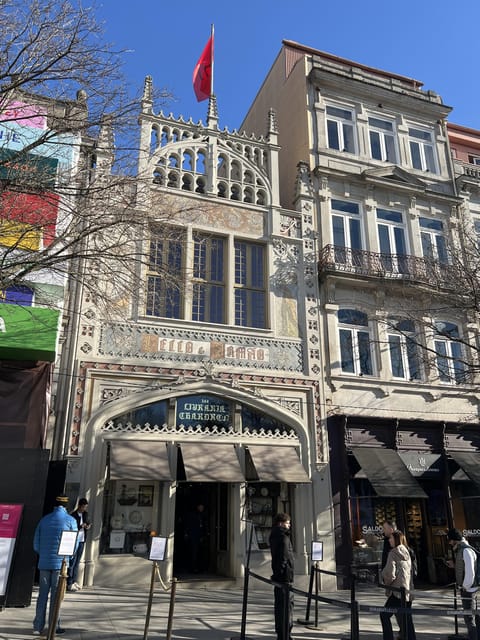Porto: Guided City Highlights Walking Tour - The Start at Câmara Municipal do Porto, City Center Basics First