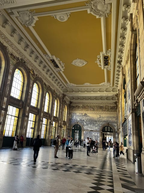 Porto: Guided City Highlights Walking Tour - Sé Cathedral and Medieval Streets: Where Porto’s Old Core Comes Into Focus