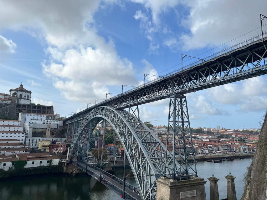Porto: Guided City Highlights Walking Tour - Palácio da Bolsa: Big-Building Porto Near the River