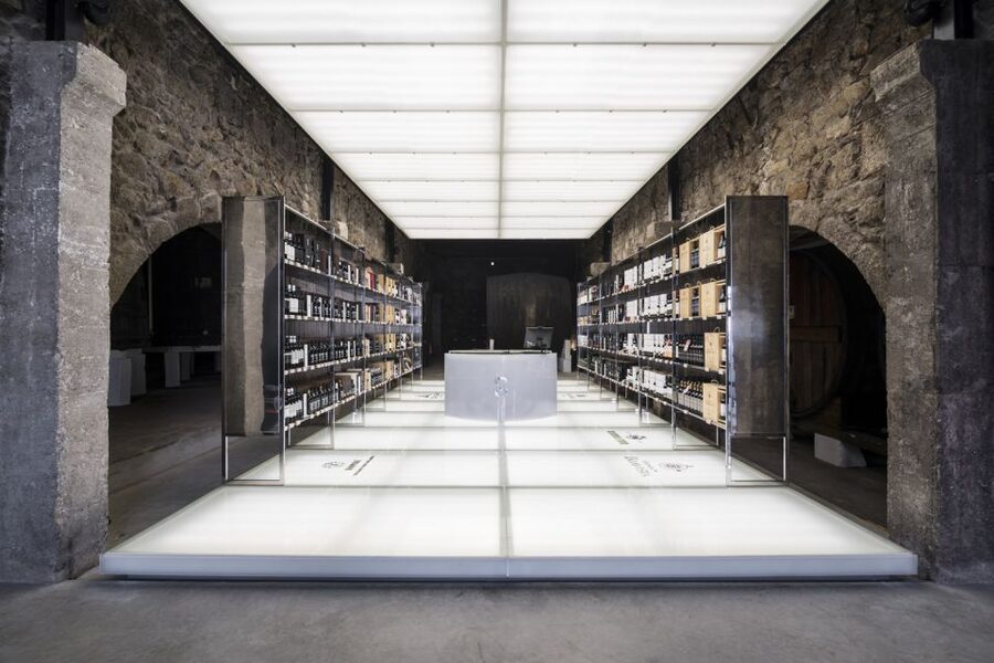 Porto: Guided City Walking Tour & Port Wine Cellar - What to expect on the ground (and what to bring)