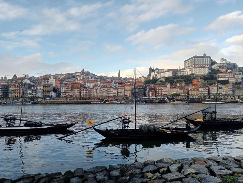 Porto: Guided Walking Tour - Iglesia dos Carmelitas Descalços: a quick stop with payoff