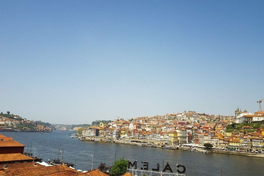 Porto: Guided Walking Tour and Lello Bookshop - Clérigos Church and the Carmo or Carmelitas churches: sacred architecture with context