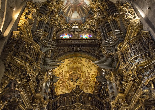Porto: Guimaraes & Braga Small Group Tour with Lunch and Tickets - Se de Braga: Braga Cathedral without the guesswork