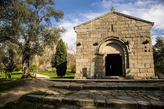 Porto: Guimaraes & Braga Small Group Tour with Lunch and Tickets - Ducal Palace and the Guimarães squares: where the town breathes