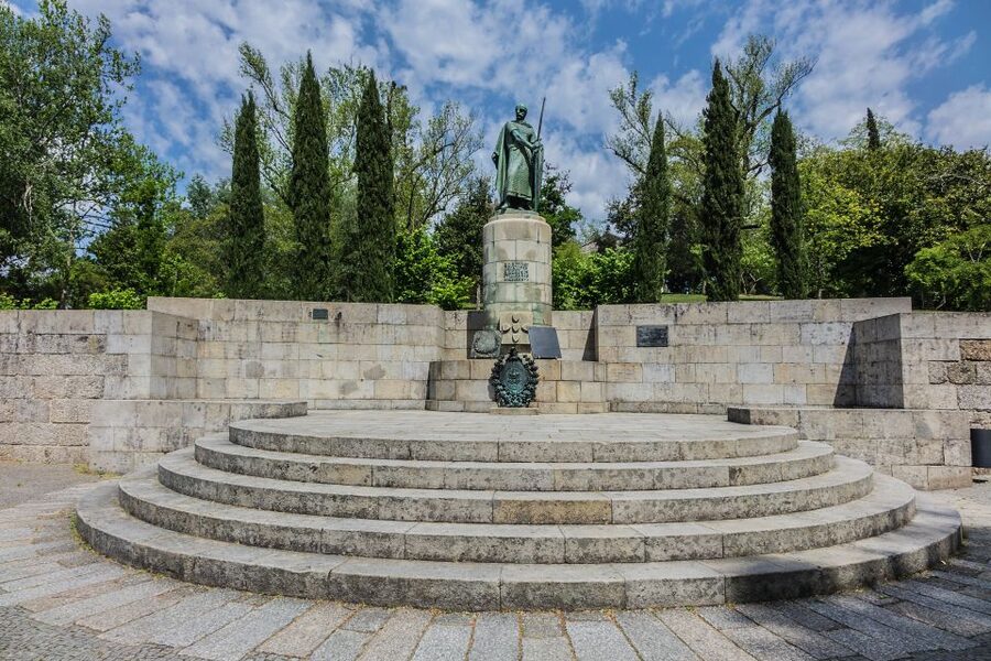 Porto: Guimarães & Braga Tour with Entry Tickets and Lunch - Price and logistics: is $123 per person actually a good deal?