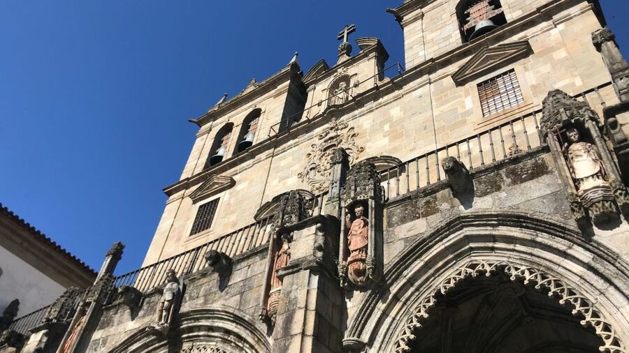 Porto: Guimarães & Braga Tour with Entry Tickets and Lunch - Guimarães Castle: a 10th-century stronghold tied to Portugal’s beginnings