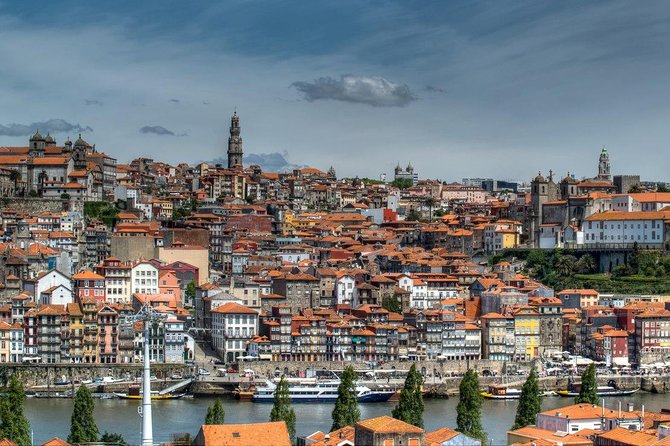 Porto Half-Day Private Tour with Tuk Tuk and Lello Bookstore - Stop 3: Livraria Lello at the right time, with tickets on you