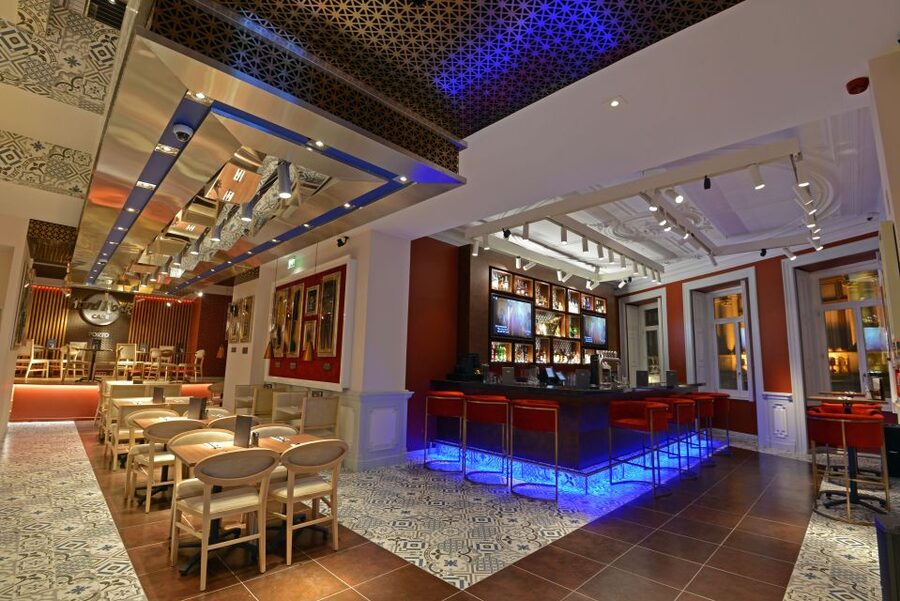 Porto: Hard Rock Cafe Skip-the-Line with Set Menu - The Memorabilia Tour Part, and How to Get the Most From It