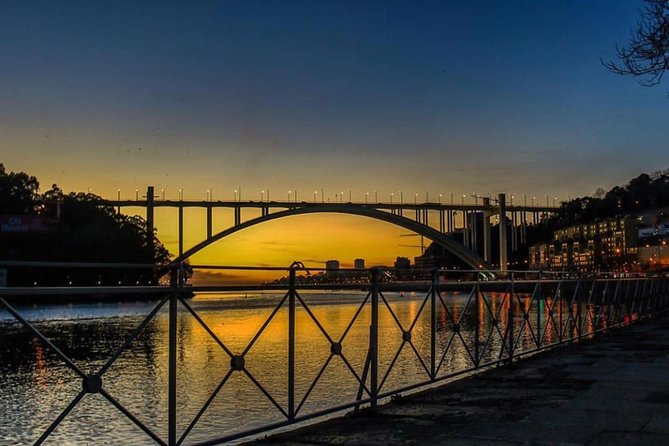 Porto Heritage Night Tour With Fado Show And Dinner Included - Praca da Ribeira Dinner with Fado: The Moment You Came For