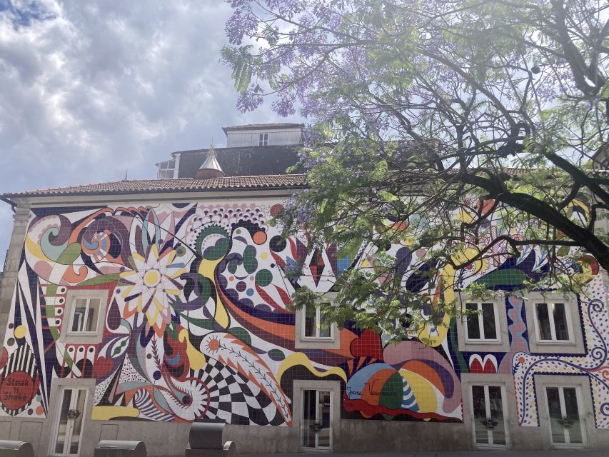 Porto: Highlights & hidden gems Walk - max 10 - The route’s smart rhythm: bakery stop, lions fountain, and Carmen church pass-by