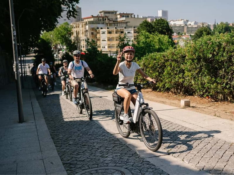 Porto: Highlights in 3 Hours E-Bike Tour - E-bike comfort and safety on shared roads