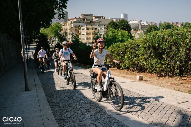 Porto Highlights in 3 Hours E-Bike Tour - Historical, Sightseeing - Cathedral do Porto and São Bento Station, Where History Looks Like Art