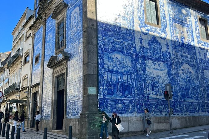 Porto Highlights: The best of Porto City Walking Tour - Miradouro da Vitória: the built-in photo window you’ll actually use