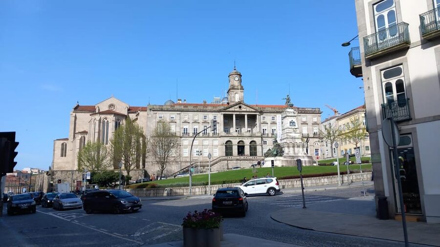 Porto Historic Center: Small Group Walking Tour & Cathedral - São Bento Station azulejos: where history is painted in blue