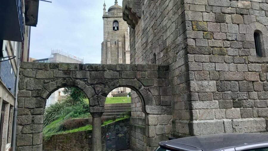Porto Historic Center: Small Group Walking Tour & Cathedral - From Livraria Lello to Clérigos Tower: Porto’s dramatic skyline lessons